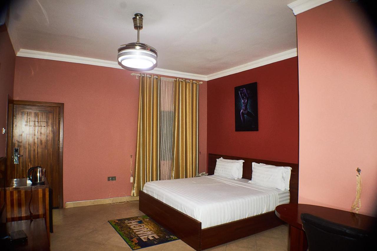 Triple Hill Hotel Accra Kültér fotó